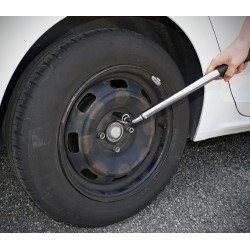 Clé démonte-roue dynamométrique préréglée a 100N/m - AEG - Douille réversible...