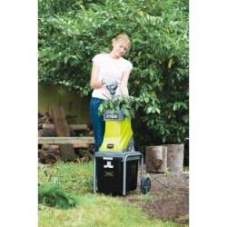 RYOBI - Broyeur de végétaux 2500 W - plateau porte-couteaux - capacité broyag...