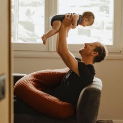 BÉABA - Big Flopsy™ - Coussin de grossesse et d'allaitement - Fleur de coton ...