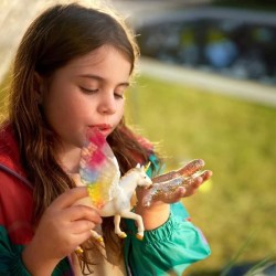 Figurine Licorne ailée arc-en-ciel, Multicolore, 16 x 15 x 18 cm -