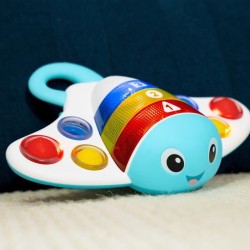 BABY EINSTEIN  RAIE - Jouet intéractif d'éveil sensoriel, musical, apprentiss...