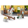 Écurie avec boxes et animaux, coffret de 82 pieces avec chevaux,