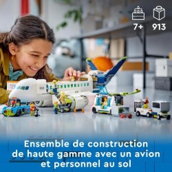 LEGO City 60367 L'Avion de Ligne, Jouet avec Bus de l'Aéroport, Remorqueur, C...