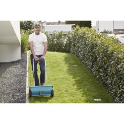 GARDENA Epandeur a engrais L sur roues – Capacité 12,5 L – Surface 400m² max ...